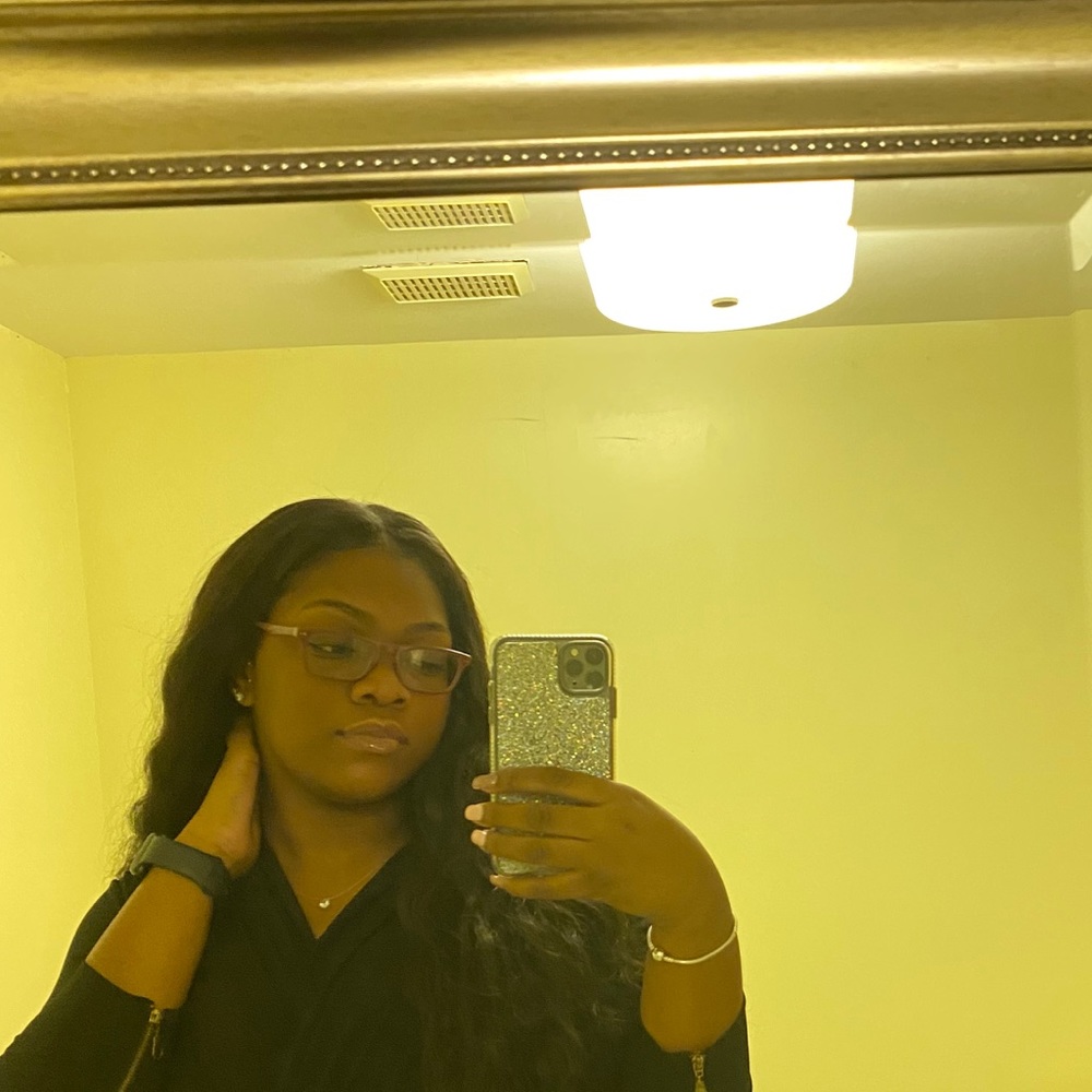 Meet your Posher, Alashia